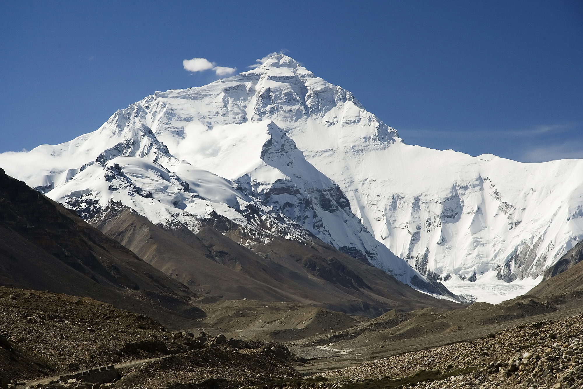 everest north face toward base camp tibet luca galuzzi 2006 edit 1