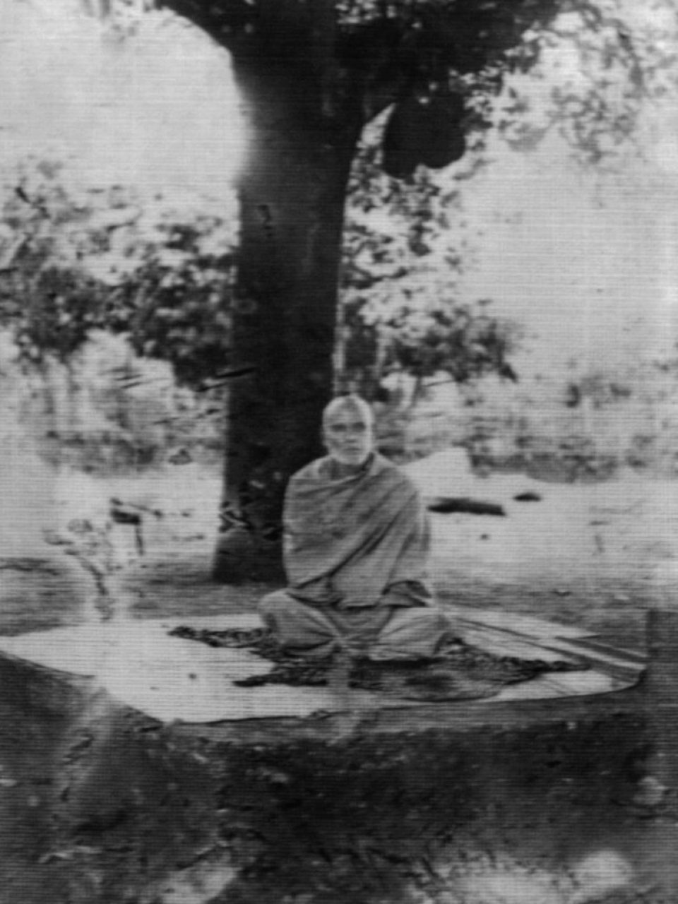 Monad Là Gì Và Tại Sao Khái Niệm Này Vẫn Còn Quan Trọng? sree narayana guru at meditation